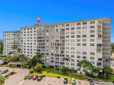 Beautifully updated 2-bed, 2-bath condo in an all-ages on Hillcrest Golf and Country Club in Florida - for sale on GolfHomes.com, golf home, golf lot