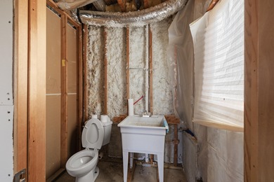 This 4 bed, 3.5 bath home is located in the San Poppi on Millwood Golf and Racquet Club in Missouri - for sale on GolfHomes.com, golf home, golf lot