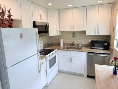 Very desirable 1st floor corner unit with newer kitchen (shaker on Hillsboro Pines Golf in Florida - for sale on GolfHomes.com, golf home, golf lot