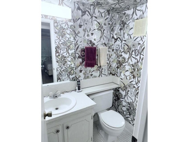 Very desirable 1st floor corner unit with newer kitchen (shaker on Hillsboro Pines Golf in Florida - for sale on GolfHomes.com, golf home, golf lot