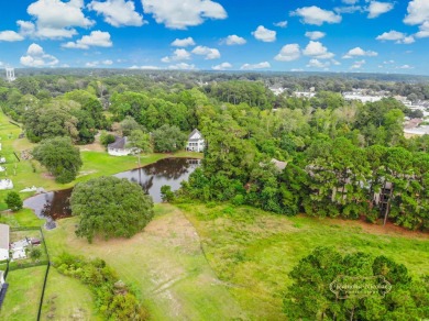 END UNIT beautifully furnished (optional) 2-bedroom, 2 full on Harbour View Par 3 and Driving Range in South Carolina - for sale on GolfHomes.com, golf home, golf lot