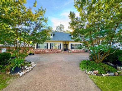 Welcome to 117 Cifuentes Way, a charming 3BR, 4BA custom home on Ponce De Leon Golf Course in Arkansas - for sale on GolfHomes.com, golf home, golf lot