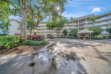 Beautiful 3-Bedroom, 2-Bath Condo in Highly Sought-After Palm on Palm-Aire Country Club and Resort - The Oaks in Florida - for sale on GolfHomes.com, golf home, golf lot