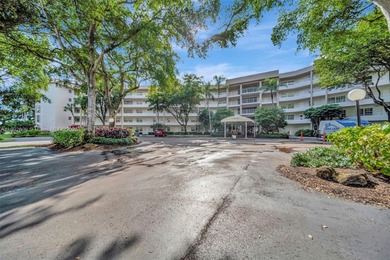 Beautiful 3-Bedroom, 2-Bath Condo in Highly Sought-After Palm on Palm-Aire Country Club and Resort - The Oaks in Florida - for sale on GolfHomes.com, golf home, golf lot