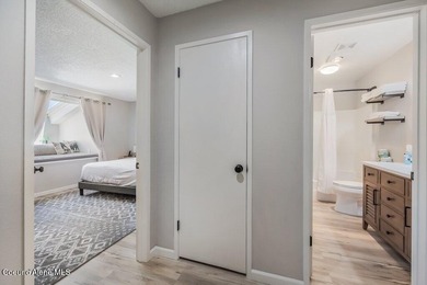 Beautifully updated and fully furnished, large 1 bed, 1 bath on Stoneridge Golf Club in Idaho - for sale on GolfHomes.com, golf home, golf lot