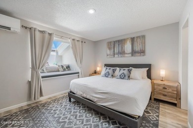 Beautifully updated and fully furnished, large 1 bed, 1 bath on Stoneridge Golf Club in Idaho - for sale on GolfHomes.com, golf home, golf lot