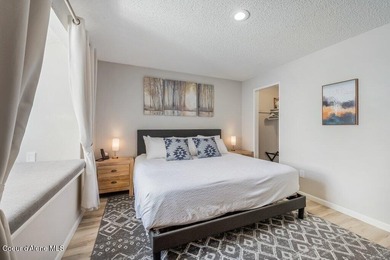 Beautifully updated and fully furnished, large 1 bed, 1 bath on Stoneridge Golf Club in Idaho - for sale on GolfHomes.com, golf home, golf lot