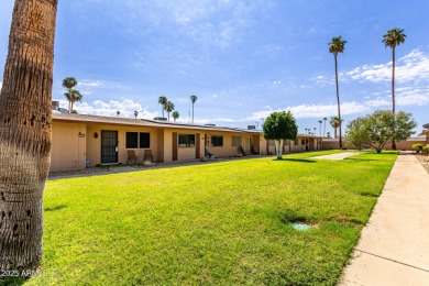 You don't want to miss this charming 2-bedroom townhome in the on Sun City Lakes West and East in Arizona - for sale on GolfHomes.com, golf home, golf lot