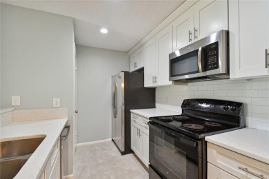 Spacious END UNIT with 3 bedrooms and 2 full bathrooms WITH A on Hunters Green Country Club in Florida - for sale on GolfHomes.com, golf home, golf lot