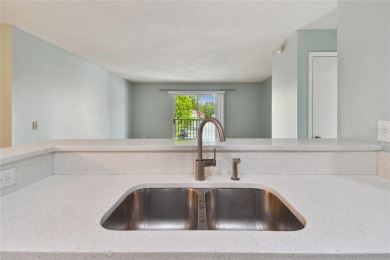 Spacious END UNIT with 3 bedrooms and 2 full bathrooms WITH A on Hunters Green Country Club in Florida - for sale on GolfHomes.com, golf home, golf lot