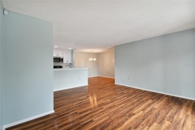 Spacious END UNIT with 3 bedrooms and 2 full bathrooms WITH A on Hunters Green Country Club in Florida - for sale on GolfHomes.com, golf home, golf lot