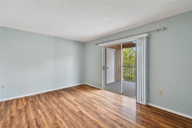 Spacious END UNIT with 3 bedrooms and 2 full bathrooms WITH A on Hunters Green Country Club in Florida - for sale on GolfHomes.com, golf home, golf lot