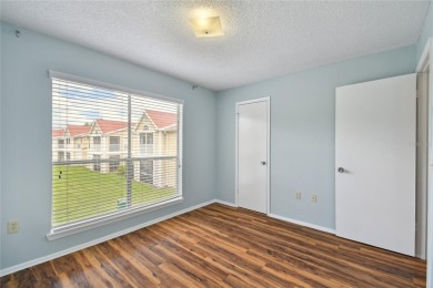 Spacious END UNIT with 3 bedrooms and 2 full bathrooms WITH A on Hunters Green Country Club in Florida - for sale on GolfHomes.com, golf home, golf lot