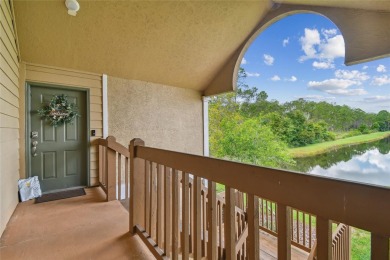 Spacious END UNIT with 3 bedrooms and 2 full bathrooms WITH A on Hunters Green Country Club in Florida - for sale on GolfHomes.com, golf home, golf lot