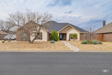 Beautiful Bentwood Home with all of the bells and whistles! on Bentwood Country Club in Texas - for sale on GolfHomes.com, golf home, golf lot