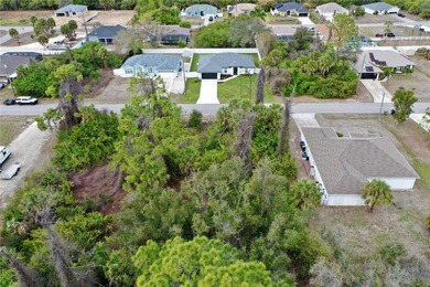 This property on Kenvil Dr is a 10,000 sqft (.23 acre) building on Bobcat Trail Golf Club in Florida - for sale on GolfHomes.com, golf home, golf lot