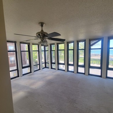 Dreaming of living by the lake? This cozy one-bedroom condo puts on Jackson Park Golf Course in Illinois - for sale on GolfHomes.com, golf home, golf lot
