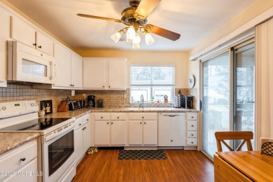 Welcome to this well kept 2 bedroom, 2 bath Stratford mode home on Leisure Village West Assoc. in New Jersey - for sale on GolfHomes.com, golf home, golf lot