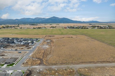 The Lilac offers a spacious layout, with the Master on the main on Prairie Falls Golf Club in Idaho - for sale on GolfHomes.com, golf home, golf lot