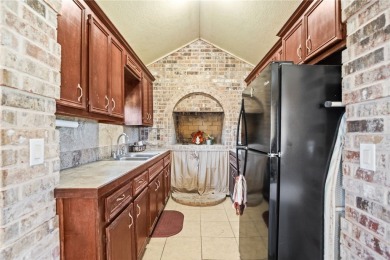 Stunning 4 bedroom 2 bath house features 12' ceilings over-sized on L.E. Ramey Golf Course in Texas - for sale on GolfHomes.com, golf home, golf lot