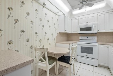 Welcome to this beautifully maintained 2Beds, 2Baths penthouse on  in Florida - for sale on GolfHomes.com, golf home, golf lot