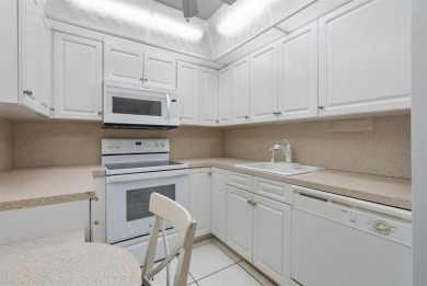 Welcome to this beautifully maintained 2Beds, 2Baths penthouse on  in Florida - for sale on GolfHomes.com, golf home, golf lot