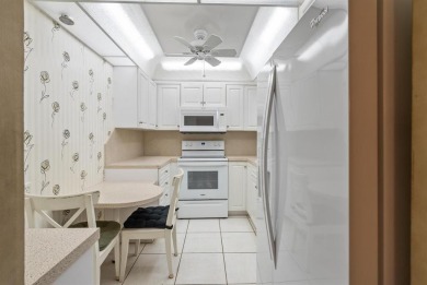 Welcome to this beautifully maintained 2Beds, 2Baths penthouse on  in Florida - for sale on GolfHomes.com, golf home, golf lot