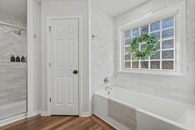 Don't miss this beautifully updated home offering a 3-car garage on Bella Vista - Metfield Golf Complex and Country Club in Arkansas - for sale on GolfHomes.com, golf home, golf lot