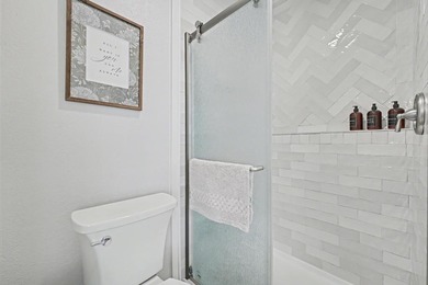 Don't miss this beautifully updated home offering a 3-car garage on Bella Vista - Metfield Golf Complex and Country Club in Arkansas - for sale on GolfHomes.com, golf home, golf lot