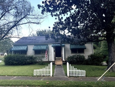 NEW TO THE MARKET IS THIS 4 BEDROOM, 2 BATH HOME ON A CORNER LOT on Duncan Park Golf Course in Mississippi - for sale on GolfHomes.com, golf home, golf lot