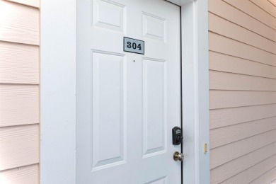 Beautiful 2-bedroom, 2-bath condo with vaulted ceilings, lovely on Myrtlewood Golf Course and Club  in South Carolina - for sale on GolfHomes.com, golf home, golf lot