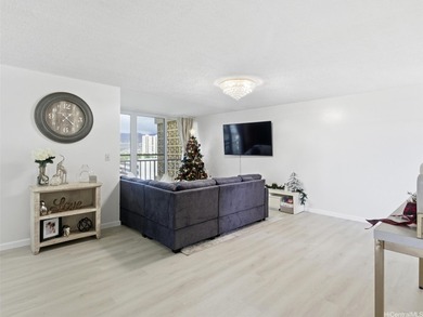 Newly renovated corner end spacious 2 bedrooms in Kahana Kai on Honolulu Country Club in Hawaii - for sale on GolfHomes.com, golf home, golf lot