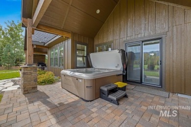 Luxury mountain living in sought-after Jug Mountain Ranch! This on Jug Mountain Ranch Golf Course in Idaho - for sale on GolfHomes.com, golf home, golf lot