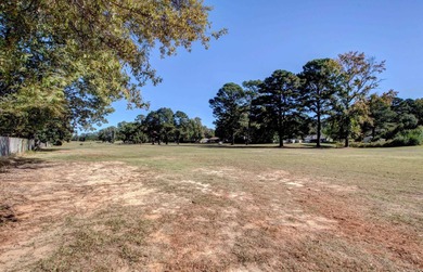 This spacious home in Foxwood offers 3 bedrooms and 3 1/2  baths on Foxwood Golf Club in Arkansas - for sale on GolfHomes.com, golf home, golf lot