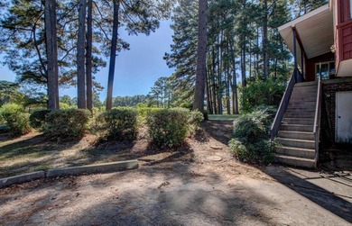 This spacious home in Foxwood offers 3 bedrooms and 3 1/2  baths on Foxwood Golf Club in Arkansas - for sale on GolfHomes.com, golf home, golf lot