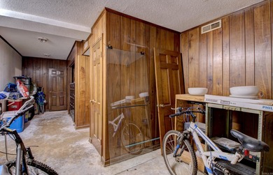 This spacious home in Foxwood offers 3 bedrooms and 3 1/2  baths on Foxwood Golf Club in Arkansas - for sale on GolfHomes.com, golf home, golf lot