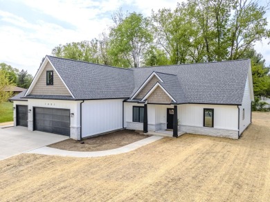 **REDUCED & READY TO SELL** This NEW Fox Homes build located in on Bridgewater Golf Club in Indiana - for sale on GolfHomes.com, golf home, golf lot