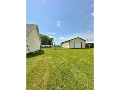 Country like setting on a hard surface road, minutes from town on Prairie View Golf and Grill in Iowa - for sale on GolfHomes.com, golf home, golf lot