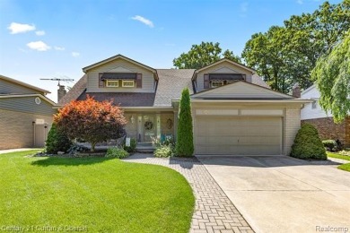 Welcome to this gorgeous 4-bedroom colonial in the heart of on Riverview Highlands Golf Club  in Michigan - for sale on GolfHomes.com, golf home, golf lot