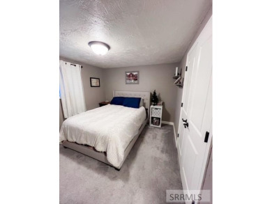 Come see this cozy adorable single level home with great curb on Pinecrest Golf Club in Idaho - for sale on GolfHomes.com, golf home, golf lot