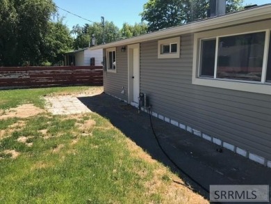 Come see this cozy adorable single level home with great curb on Pinecrest Golf Club in Idaho - for sale on GolfHomes.com, golf home, golf lot