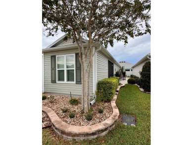 This immaculate 2 bedroom, 2 bath Moonstone Patio Villa offers 1 on Pennbrooke Fairways in Florida - for sale on GolfHomes.com, golf home, golf lot