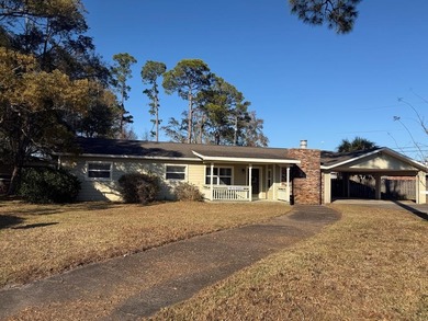 This charming home is located on a spacious 0.26-acre corner lot on  in Florida - for sale on GolfHomes.com, golf home, golf lot