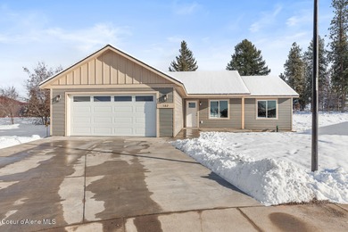 Calling all golfers!! This 3 bed/2 bath single-level home in on Prairie Falls Golf Club in Idaho - for sale on GolfHomes.com, golf home, golf lot
