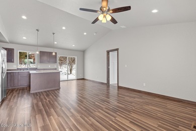 Calling all golfers!! This 3 bed/2 bath single-level home in on Prairie Falls Golf Club in Idaho - for sale on GolfHomes.com, golf home, golf lot