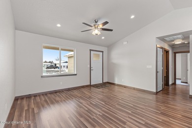 Calling all golfers!! This 3 bed/2 bath single-level home in on Prairie Falls Golf Club in Idaho - for sale on GolfHomes.com, golf home, golf lot