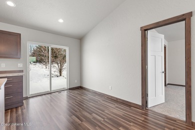 Calling all golfers!! This 3 bed/2 bath single-level home in on Prairie Falls Golf Club in Idaho - for sale on GolfHomes.com, golf home, golf lot