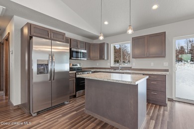 Calling all golfers!! This 3 bed/2 bath single-level home in on Prairie Falls Golf Club in Idaho - for sale on GolfHomes.com, golf home, golf lot