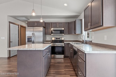 Calling all golfers!! This 3 bed/2 bath single-level home in on Prairie Falls Golf Club in Idaho - for sale on GolfHomes.com, golf home, golf lot