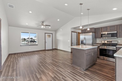 Calling all golfers!! This 3 bed/2 bath single-level home in on Prairie Falls Golf Club in Idaho - for sale on GolfHomes.com, golf home, golf lot